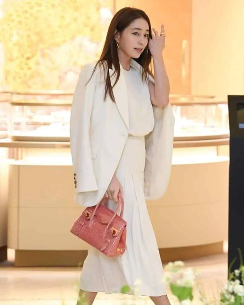 Lee Min Jung - lee-min-jung-hot-41.webp